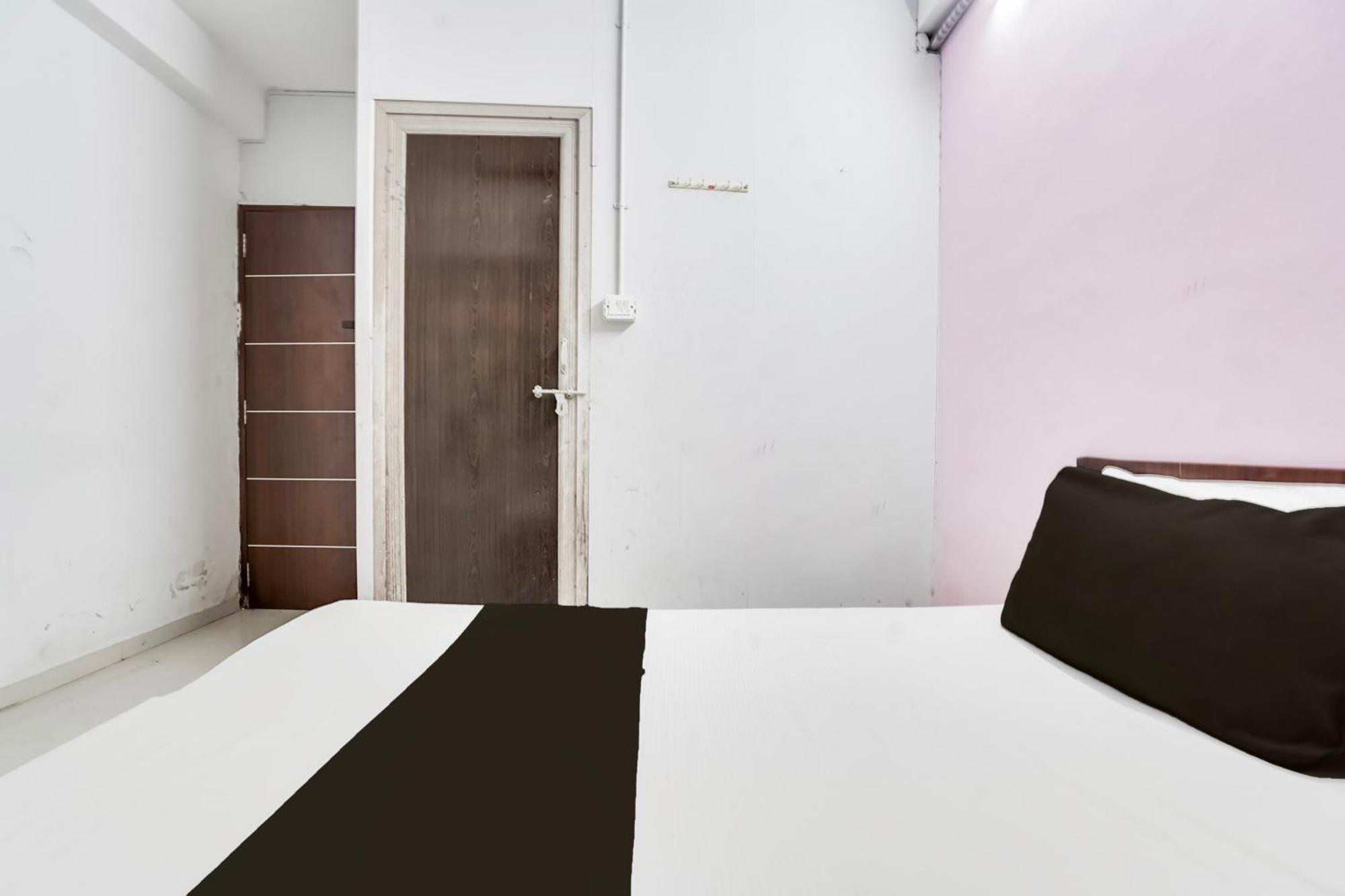 Hotel O Day Night Rooms سورات المظهر الخارجي الصورة