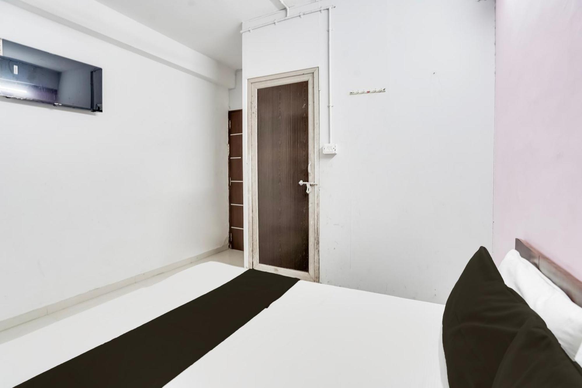 Hotel O Day Night Rooms سورات المظهر الخارجي الصورة