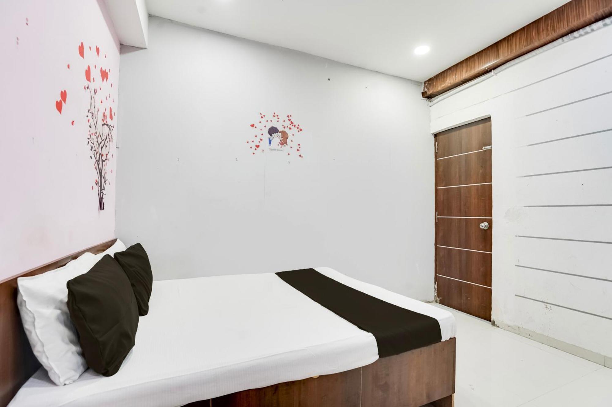 Hotel O Day Night Rooms سورات المظهر الخارجي الصورة